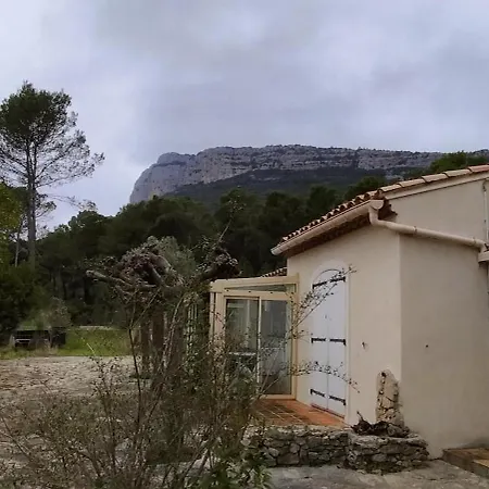 Entre Vignes Et Garrigue Daire Valflaunes